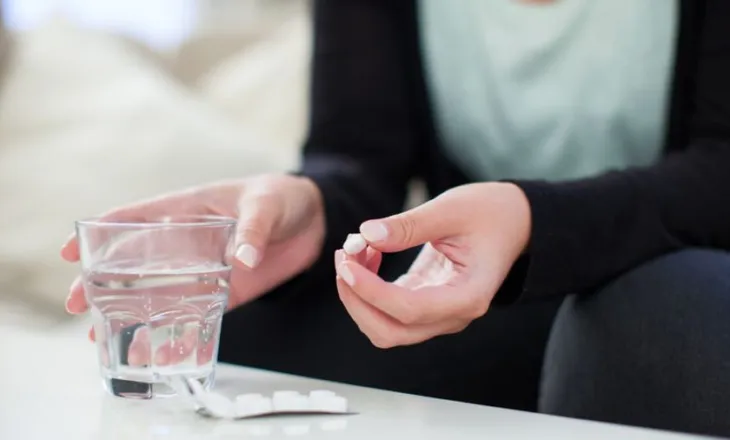 Mjekët japin alarmin: Shmangni ëmbëlsirat gjatë trajtimit me antibiotikë