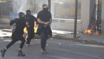 Momente paniku/ Vajza e çarë në kokë humbet ndjenjat, kërkohet ndërhyrja e menjëhershme e ambulancës
