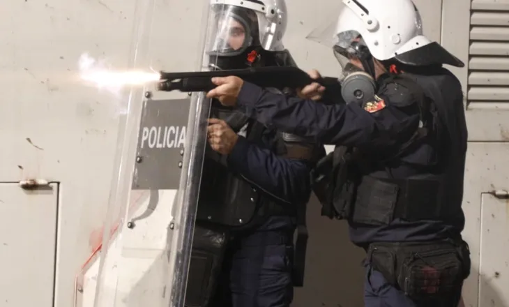 Mos i kurseni!’/ BIRN: Plumbat e gomës kundër protestuesve dhe gazetarëve