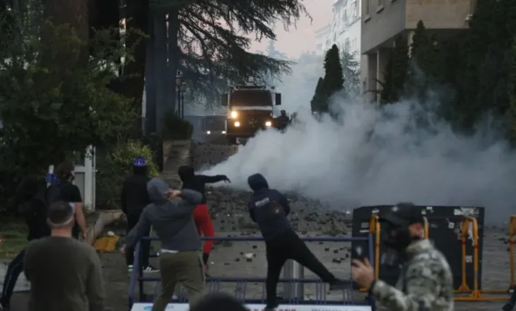 “Mosha e mitur nuk i përjashton nga përgjegjësia penale!”- Ministria e Brendshme për dhunën në protesta: Prindërit duhet të jenë të informuar, përgjegjësia nis që nga…