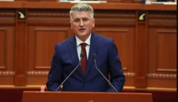 Mund t’u thyesh këmbët studentëve, por jo dinjitetin’, Gjekmarkaj: Prindërit dhe pedagogët s’duhet t’i lënë vetëm