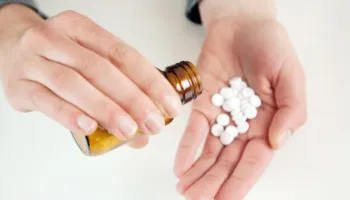 Mungesa e vitaminës D në vjeshtë dhe dimër: Shenjat e fshehta që nuk duhet t’i injoroni