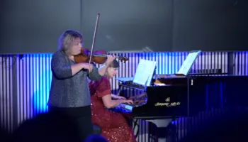 Nadezda Tokareva dhe Maja Kastratovik përmbyllin Kamerfest me koncertin ‘Perlat virtuoze dhe romantike për violinë dhe piano’
