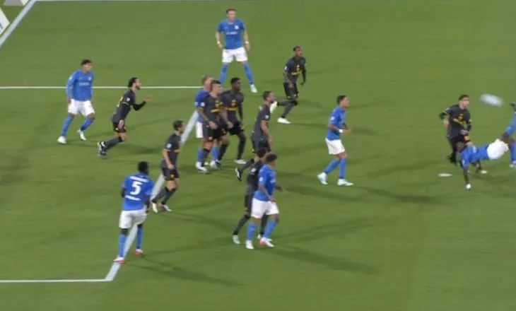 Napoli-Roma, një supergol me rroveshatë vendos për pjesën e parë (video)