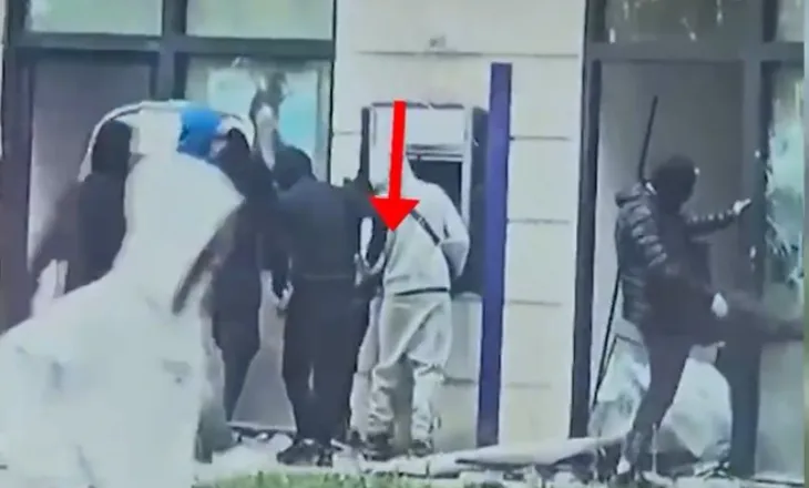Ndalohet 15-vjeçari, tentoi të vidhte në një bankomat gjatë protestës