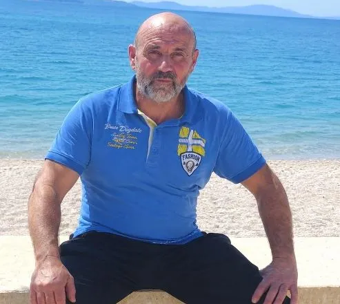 Ndërron jetë në Spitalin e Traumës burri që ra nga skela në Sarandë