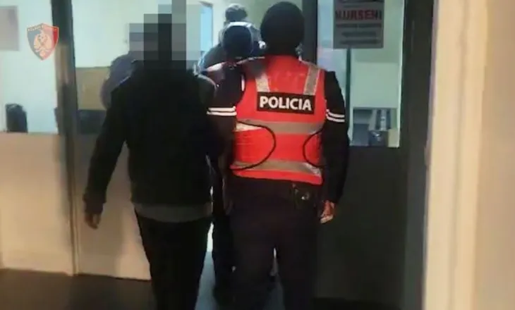 Ndërronte vazhdimisht vendbanimin/ Policia vë në pranga 27 vjeçarin që shiste drogë në shkolla