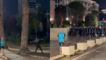 Ndodh çudia në Bulevard, qytetari bën vrapimin e mbrëmjes para Kryeministrisë, i pafrikësuar nga gurët dhe molotovët! (VIDEO)