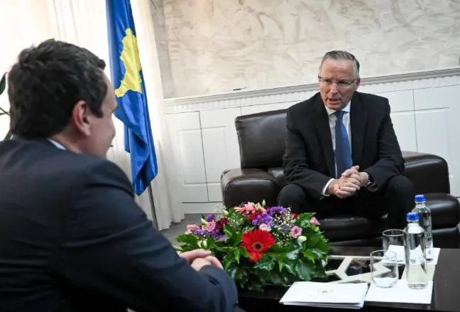 Ndryshimi i ligjit për Dhomat e Specializuara dhe çështja e presidentit, mbyllet pas dy orësh takimi “kokë më kokë” Hamza-Kurti