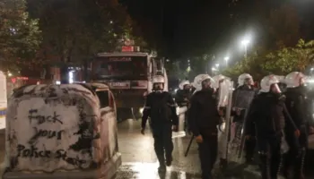 “Në 5 ditë, janë dokumentuar 17 incidente ndaj gazetarëve” – AGSH: Në një rast, gazetarët u penguan në prani të Kryepolicit Skënder Hit