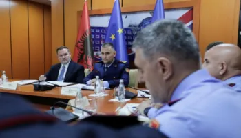 “Në fokus lufta kundër krimit”- Ministri Demo mbledh drejtorët e Policisë dhe jep porositë: Parandalim dhe rritje e sigurisë