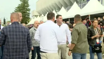 Në kërkim nga Interpoli, por Radoiçiç lëviz i lirë në Serbi, pjesë e tubimeve elektorale me djalin e Vuçiç