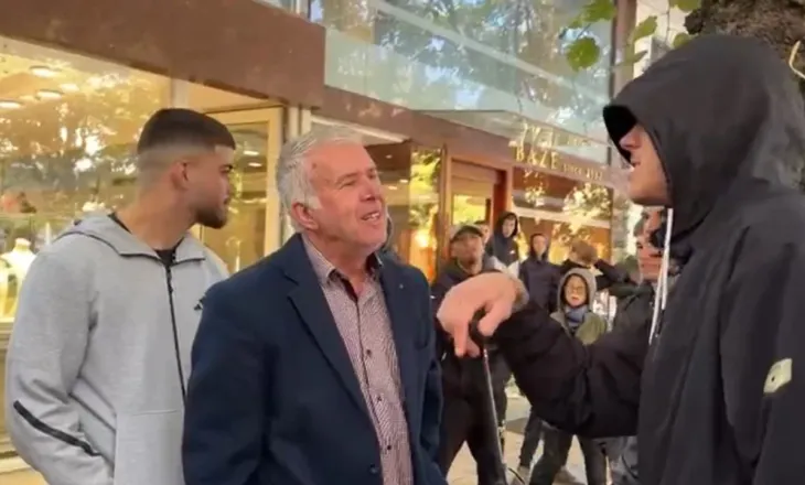 Në Korçë ka nisur protesta, qytetarëve u bashkohet edhe një mësues gjimnazi