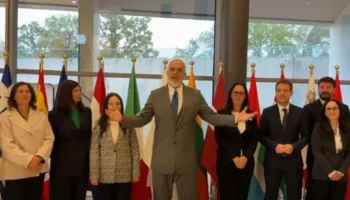 “Ne nuk i ndahemi kësaj pune”- Rama nga Luksemburgu pas mbylljes së “Kapitullit 20”: Pa ngritur flamurin shqiptar në BE, nuk ndalemi! Ata që nuk duan…