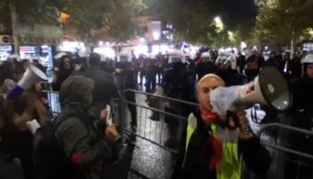 Në pritje të votimit për 46 bashki, qytetarët jashtë Kuvendit: Anuloni Reformën Territoriale
