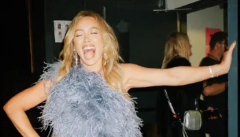 Në rrugë me Hilary Duff, rikthimi në skenë pas gati dy dekadash