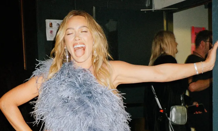 Në rrugë me Hilary Duff, rikthimi në skenë pas gati dy dekadash