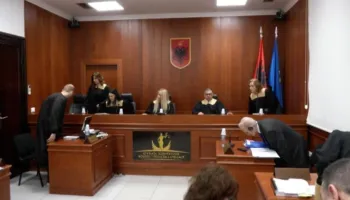Nëntë ish-magjistratë të shkarkuar nga vettingu kërkojnë rikthimin në drejtësi