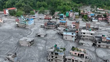 Nepali përjeton një tjetër ditë makthi, përmbytje katastrofike! Uji merr me vete dhjetëra shtëpi, evakuohen banorët