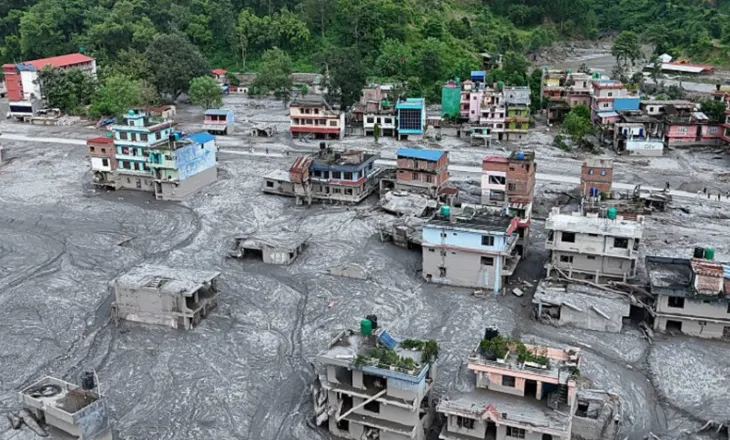 Nepali përjeton një tjetër ditë makthi, përmbytje katastrofike! Uji merr me vete dhjetëra shtëpi, evakuohen banorët