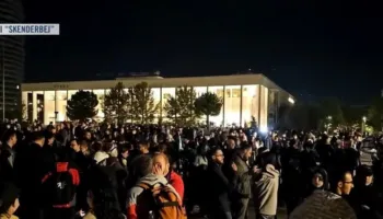 Nesër protestuesit rrethojnë Parlamentin