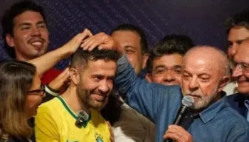 Nga shitës biletash autobusi në arkitekt të fitores së Lulës! Kush është njeriu që mundi të djathtën braziliane me armët e saj?