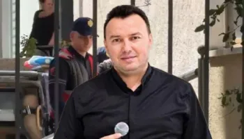 Ngacmonte vajza të miturat pranë shkollës? Lirohet këngëtari fierak