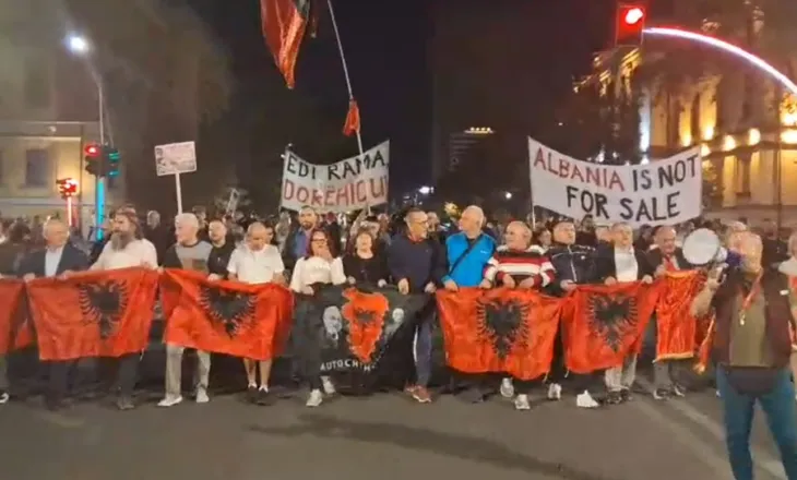 Nis protesta e 130-të kundër qeverisë, qytetarët marshojnë drejt Kryeministrisë