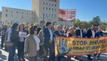 Nis protesta e pedagogëve në mbështetje të studentëve: Kjo është një qeveri që nuk dëgjon
