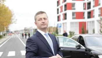 Një muaj burg për Valon Llukën, ish-ortaku i Pacollit akuzohet për mashtrim dhe 3 vepra të tjera penale