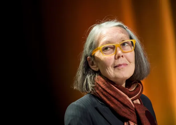 Nji poet – nji poezi: Boshi i ngurtë i humbjes dhe zisë tek “Qyteti i apostujve” nga Anne Carson