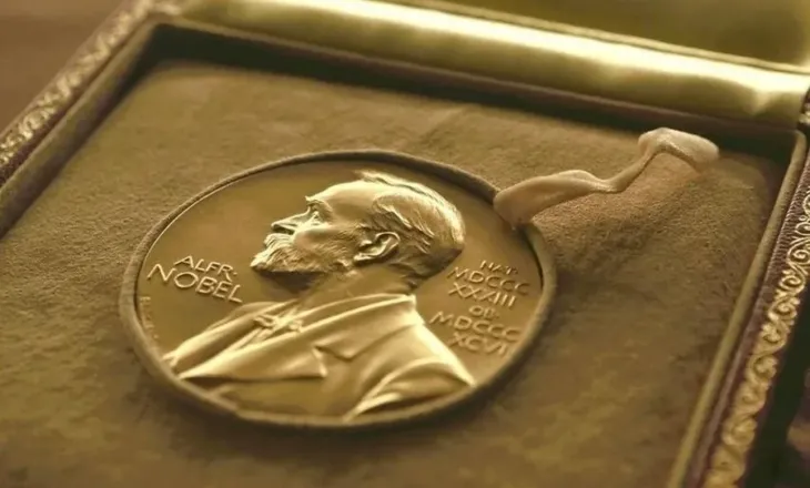 Nobeli i Letërsisë jepet të enjten, kush janë emrat e përfolur, shkrimtarët që e refuzuan çmimin dhe figurat e mëdha që mbetën jashtë listës së fituesve