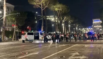 NON GRATA NGA SHBA, TELEVIZIONI IRANIT I DASHURUAR ME DHUNEN NE PROTESTAT E TIRANES