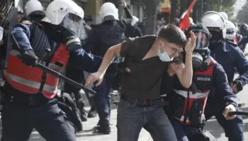 Nuk heq dore/ Rama nis provokimin e protestuesve edhe pas pamjeve te dhunes makabre ndaj tyre