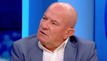 “Nuk janë studentë”- Analisti Meçe: Personat me maska janë pjesëtarë të grupit paramilitar të PD! me përfshirjen e Berishës…