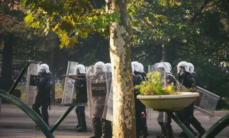 Nuk ka kthim pas’: Përpjekja për të shtypur protestën shton zemërimin në Tiranë