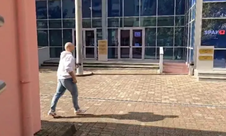 “Nuk kam fletë-thirrje”- U paraqit në SPAK, peshëngritësi Erkand Qerimaj sqaron shkakun e vizitës në SPAK: Po bëj kallëzim!