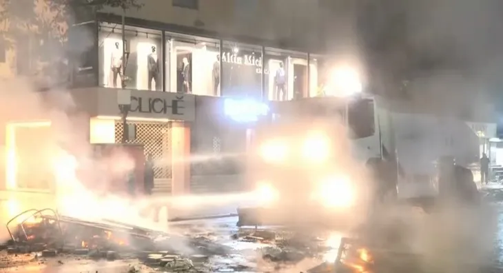 “Nuk kishte studentë”- Eksperti i sigurisë: Nuk kishte asnjë element demokratik në protestën e sotme! E pamë më 1997…