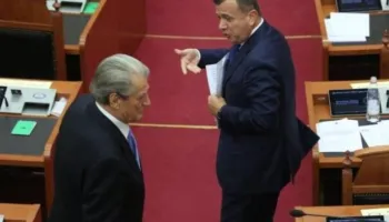 “Nuk qëndrohet më në këtë Parlament!”- Berisha paralajmëron bojkot? Balla e këshillon: Uroj të mos e merrni atë vendim!