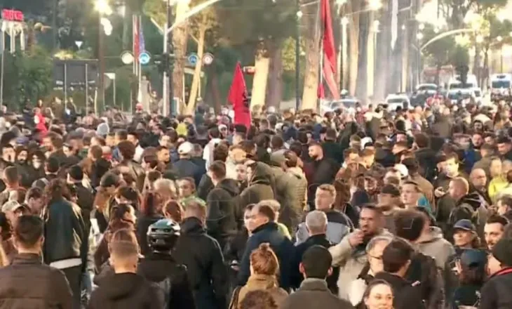 Nuk terhiqen/ Studentët dhe pedagogët protestojnë sërish sot në orën 14:00 te Ministria e Arsimit