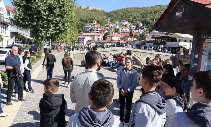 Nxënësit e Vlashnjës njihen nga afër me trashëgiminë kulturore të Prizrenit