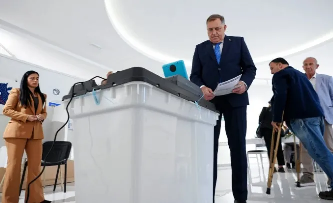 NYT: Në kulmin e fushatës për zgjedhjet e mesmandatit në SHBA, këshilltarët e Trump ndihmuan një qeveri pro-ruse në Bosnje!