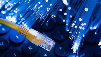 OECD: Shqipëria e fundit në rajon për internetin/ Paguajmë më shtrenjtë se fqinjët, por marrim shërbimin 3 herë më të ngadaltë