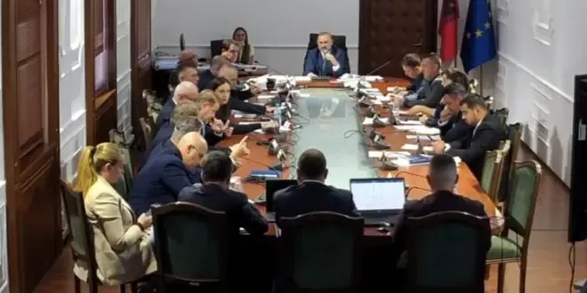 Opozita përplaset me PS: Nuk shkrihen bashkitë si gjalp! Të dëgjojmë njerëzit!