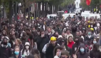 Pa gurë dhe pa ujë me presion, vijon në tone paqësore protesta sot në Tiranë (VIDEO)