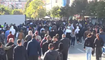 Pa nisur ende protesta e shtatë, Policia nis shoqërimet e të dyshuarve për dhunë