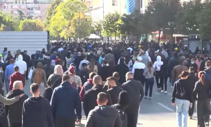 Pa nisur ende protesta e shtatë, Policia nis shoqërimet e të dyshuarve për dhunë