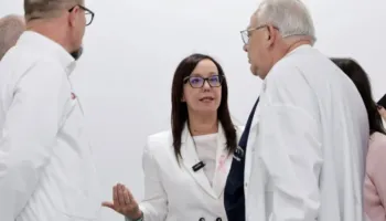 “Pacientët të mos detyrohen të vijnë deri në QSUT”- Shërbimet Onkologjike, ministrja Spahiu: Borde tumoresh edhe në spitalet rajonale, po punojmë që…