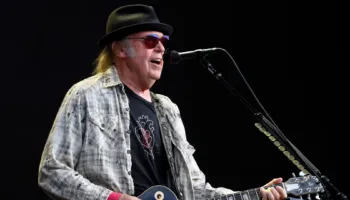 Padia e Neil Young kundër fushatës së Trump: “Rockin’ in the Free World” u luajt pa leje