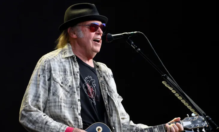 Padia e Neil Young kundër fushatës së Trump: “Rockin’ in the Free World” u luajt pa leje